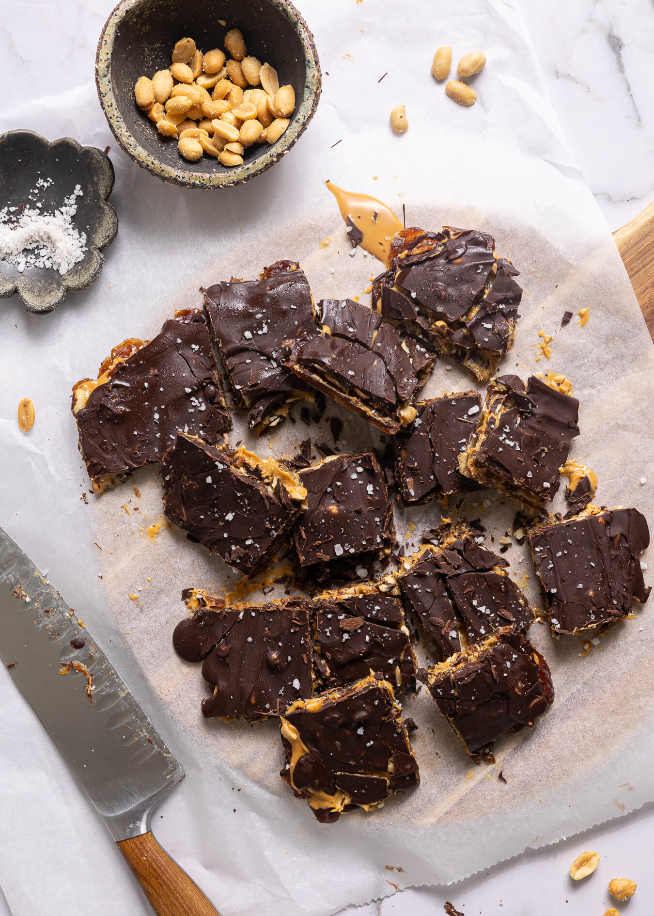 ΜΠΑΡΕΣ ΜΕ ΧΟΥΡΜΑΔΕΣ, ΦΥΣΤΙΚΟΒΟΥΤΥΡΟ & ΣΟΚΟΛΑΤΑ