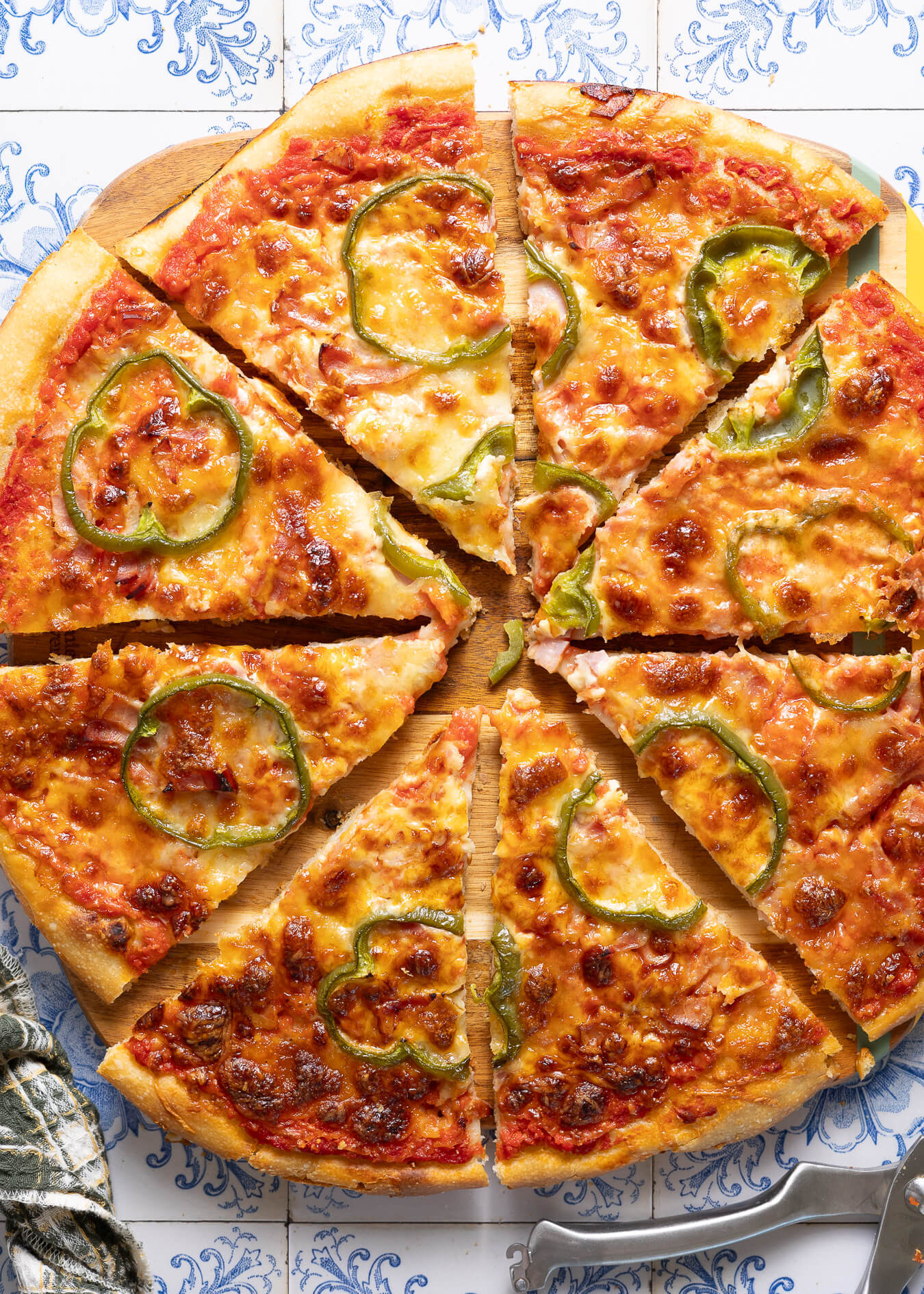 Αφράτη μαμαδίστικη πίτσα